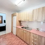 Bright And Cozy Flat By The شقة