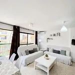 Bright And Cozy Flat By The Apartament