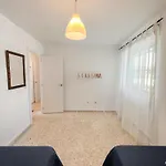 Bright And Cozy Flat By The شقة