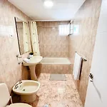 Bright And Cozy Flat By The شقة