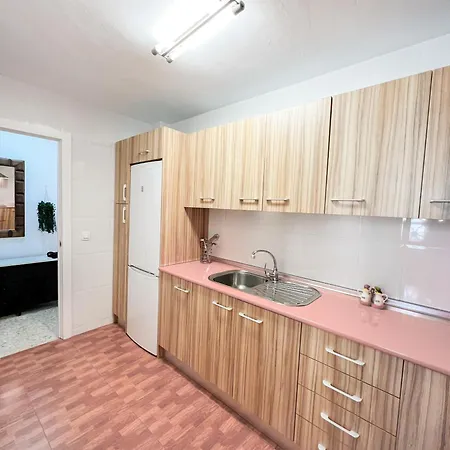 Bright And Cozy Flat By The شقة