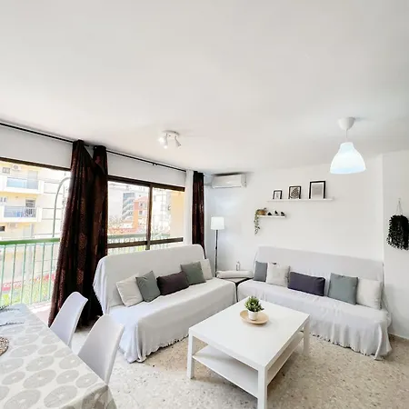 Bright And Cozy Flat By The شقة