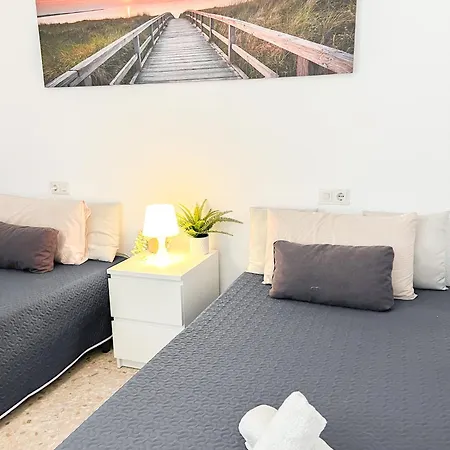 Bright And Cozy Flat By The فوينخيرولا