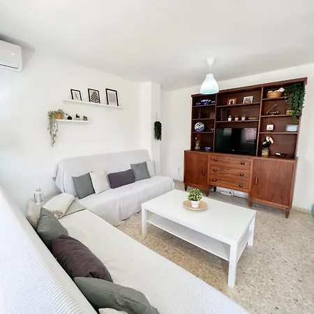 Bright And Cozy Flat By The