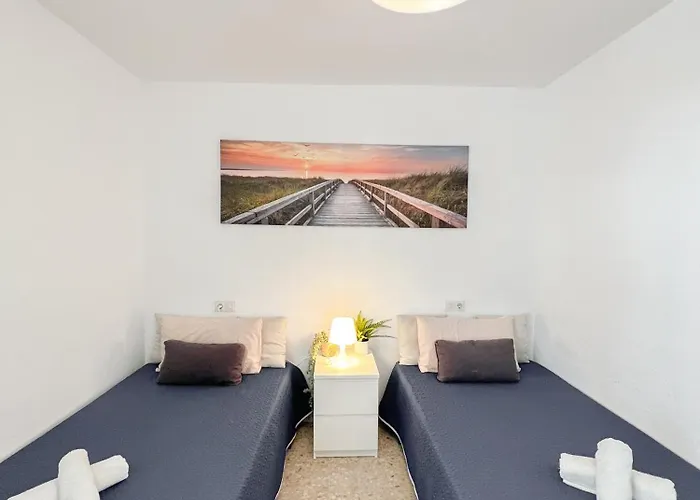 Bright And Cozy Flat By The Apartment