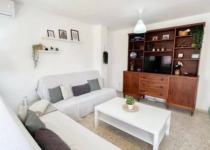 Bright And Cozy Flat By The