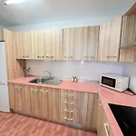 Bright And Cozy Flat By The Apartment