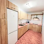 Bright And Cozy Flat By The Apartment *