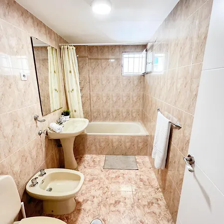 Bright And Cozy Flat By The شقة