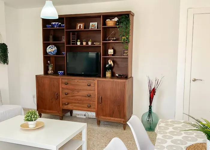 Bright And Cozy Flat By The פואנגירולה