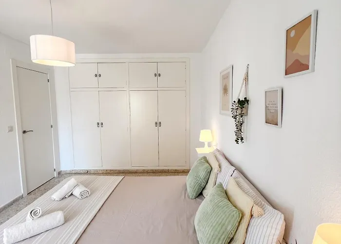 Bright And Cozy Flat By The דירה פואנגירולה